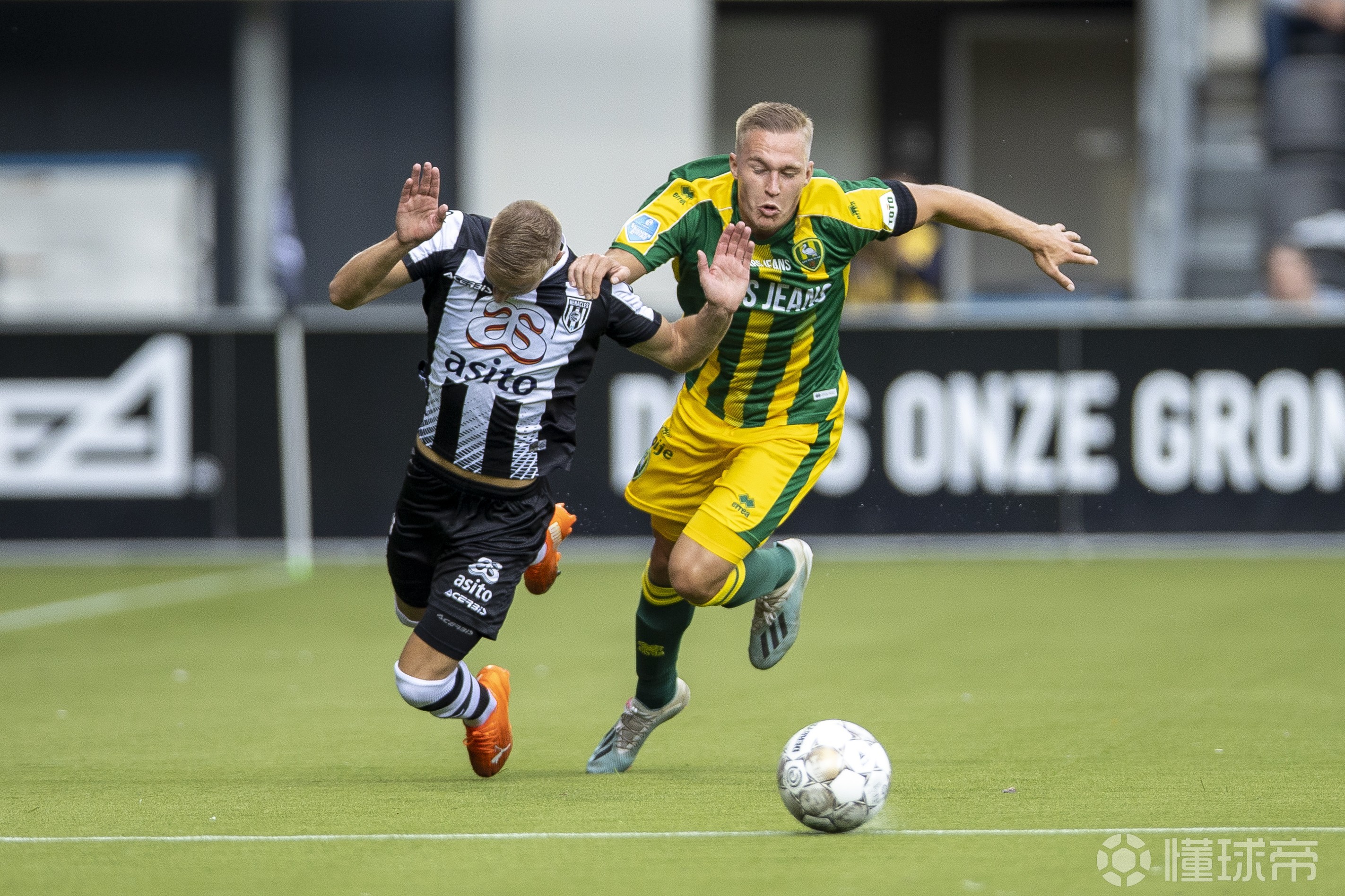 世俱杯直播-阿贾克斯老将伤退,主教练喊停比赛