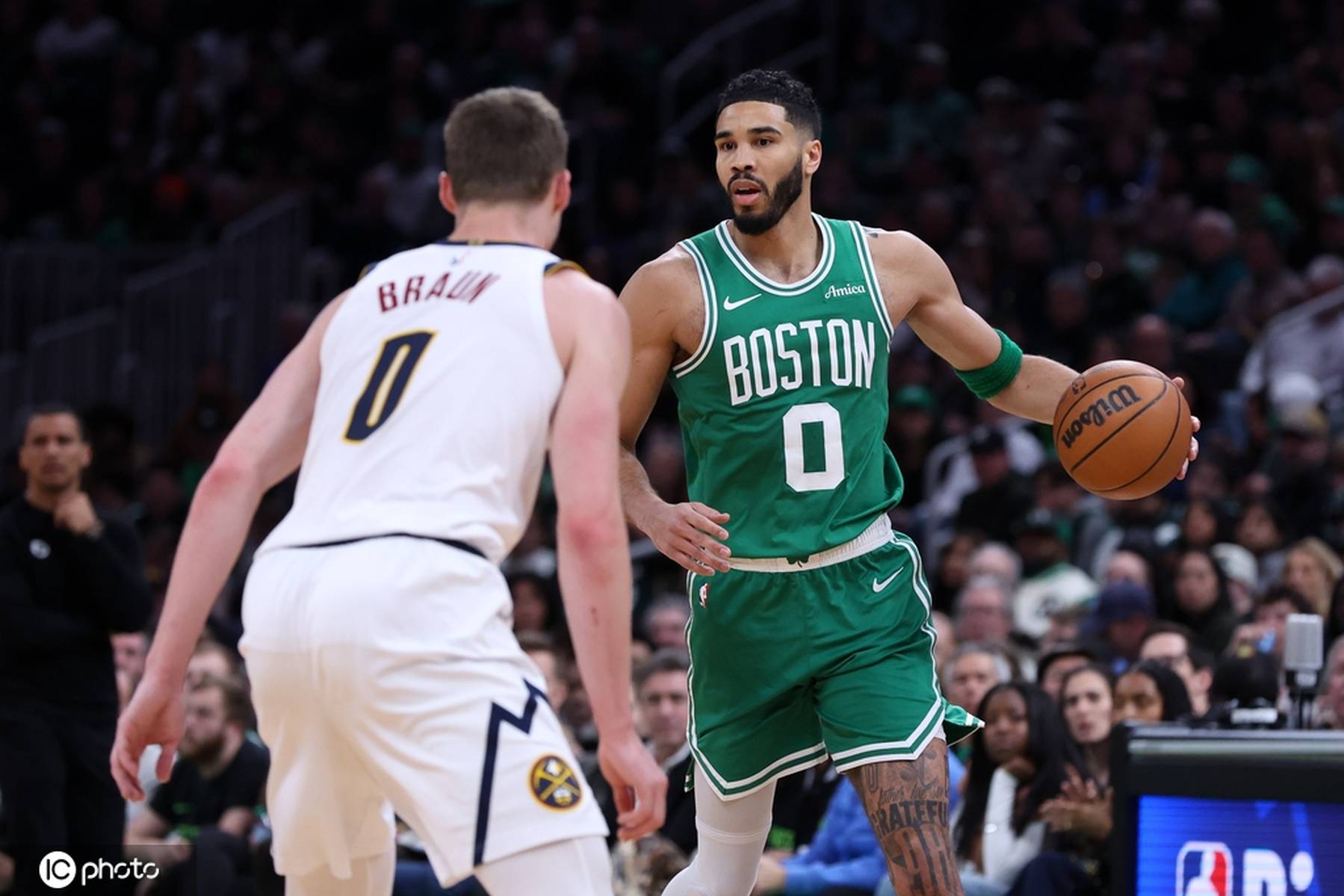 猛龙大胜凯尔特人,取得系列赛领先 猛龙大胜凯尔特人,取得系列赛领先