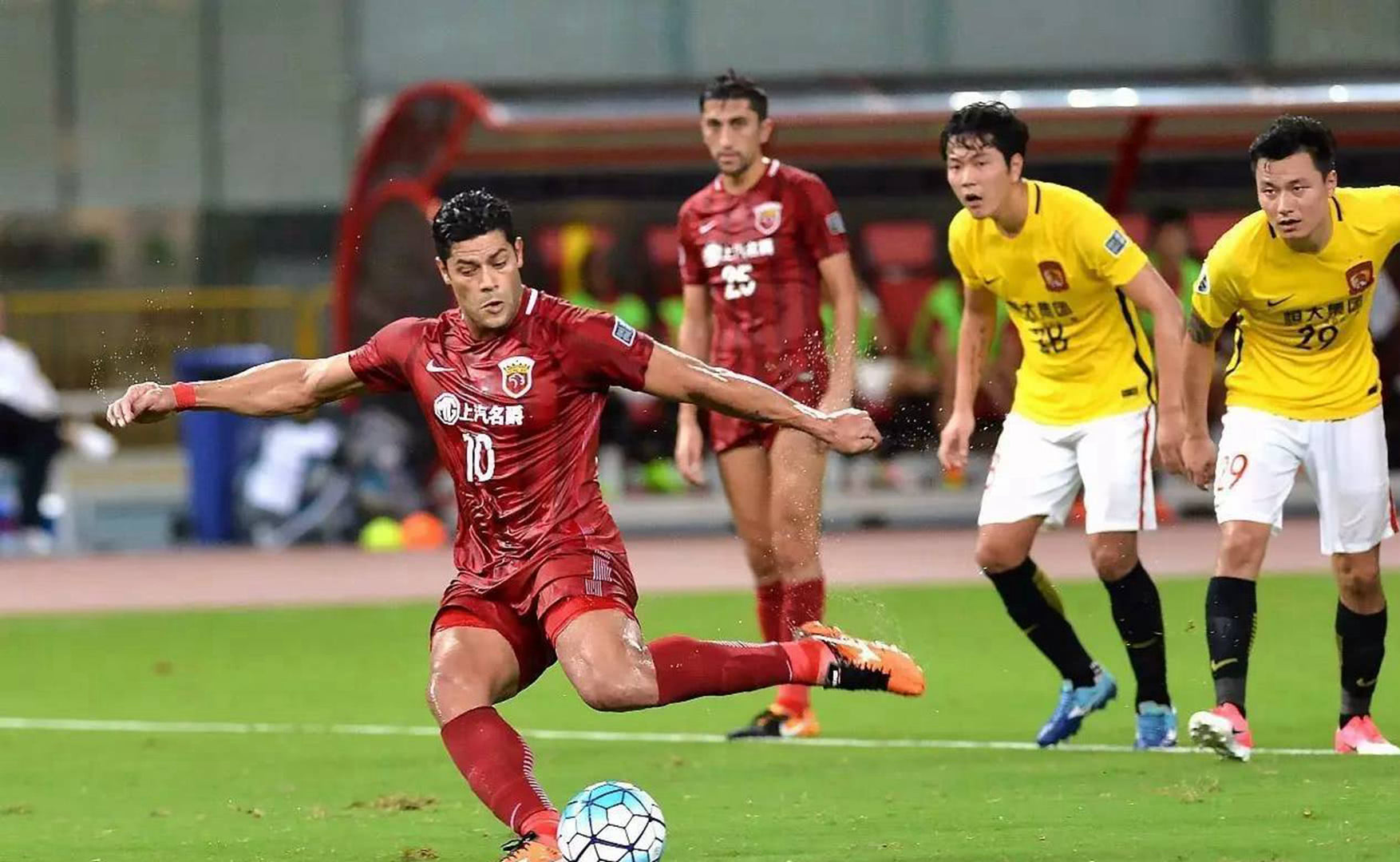 河南建业主场遭遇失利，进一步陷入低谷的简单介绍