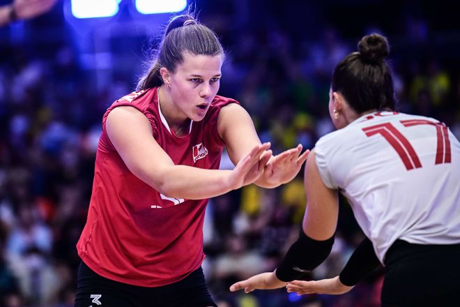 加拿大女排队激战胜利,晋级四强 加拿大女排队激战胜利,晋级四强