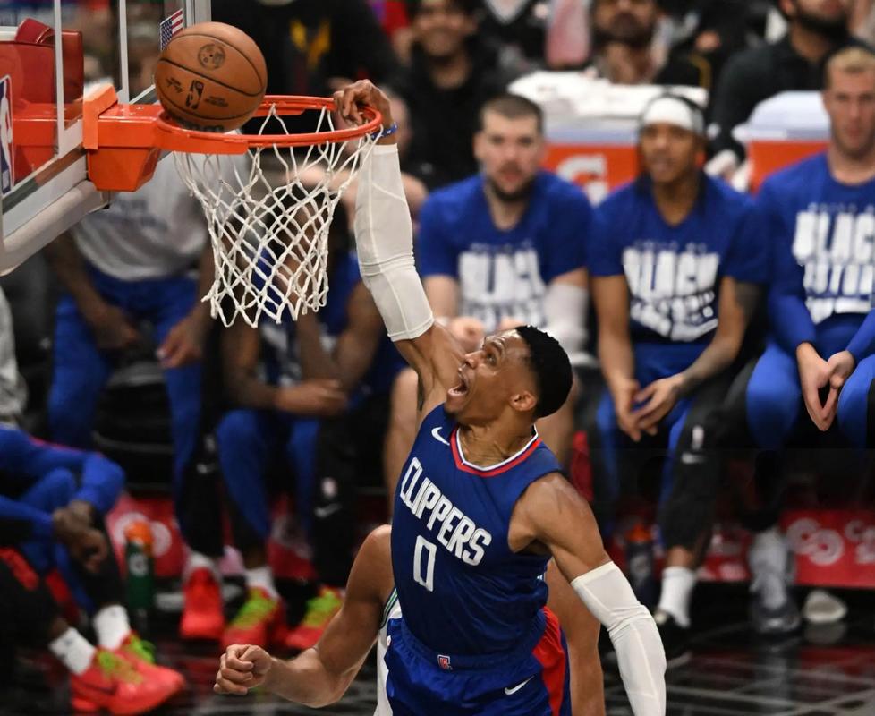 掘金取得胜利,靠近联盟前四 掘金取得胜利,靠近联盟前四