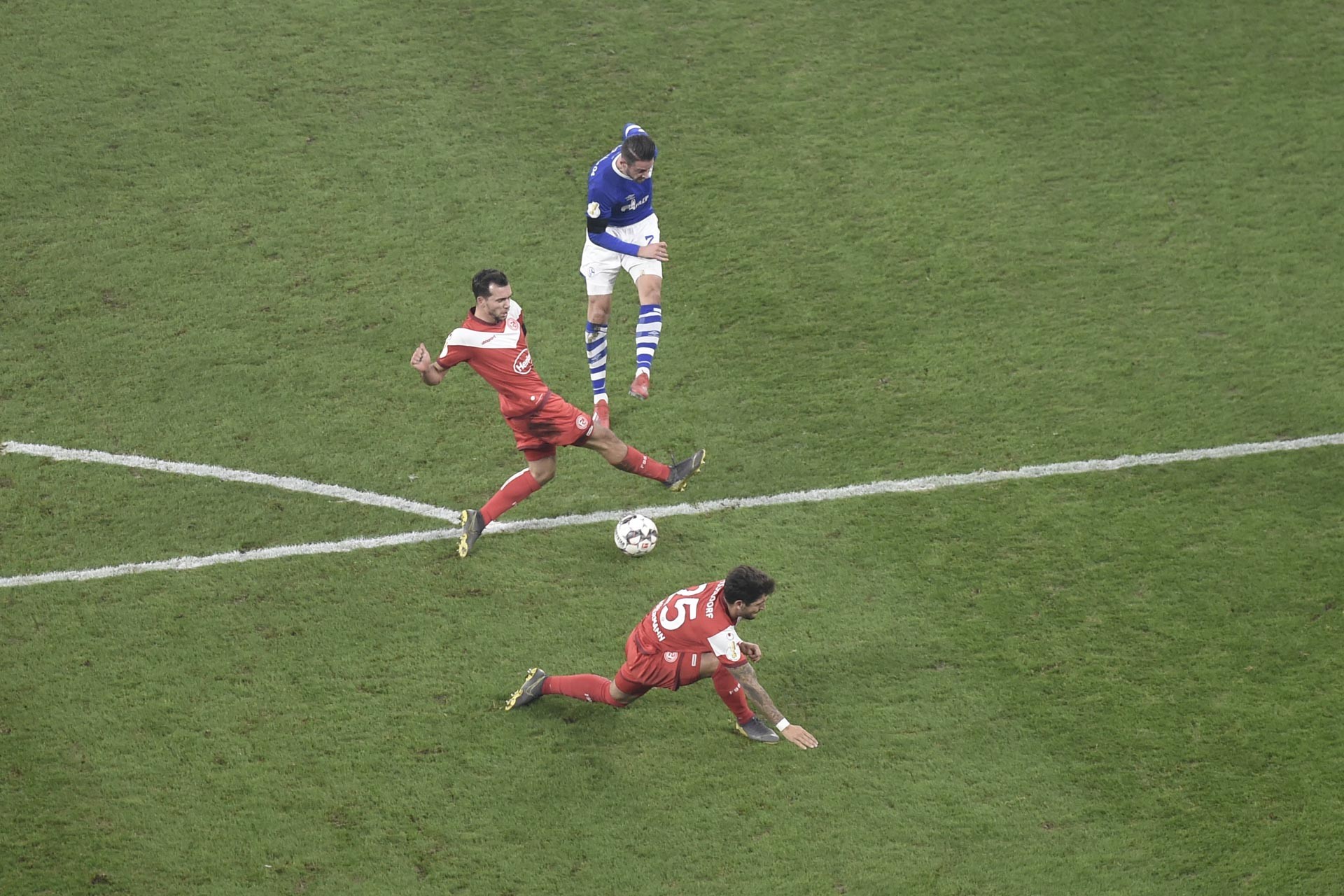 世俱杯2025-不莱梅将迎战沙尔克,胜利之路受阻