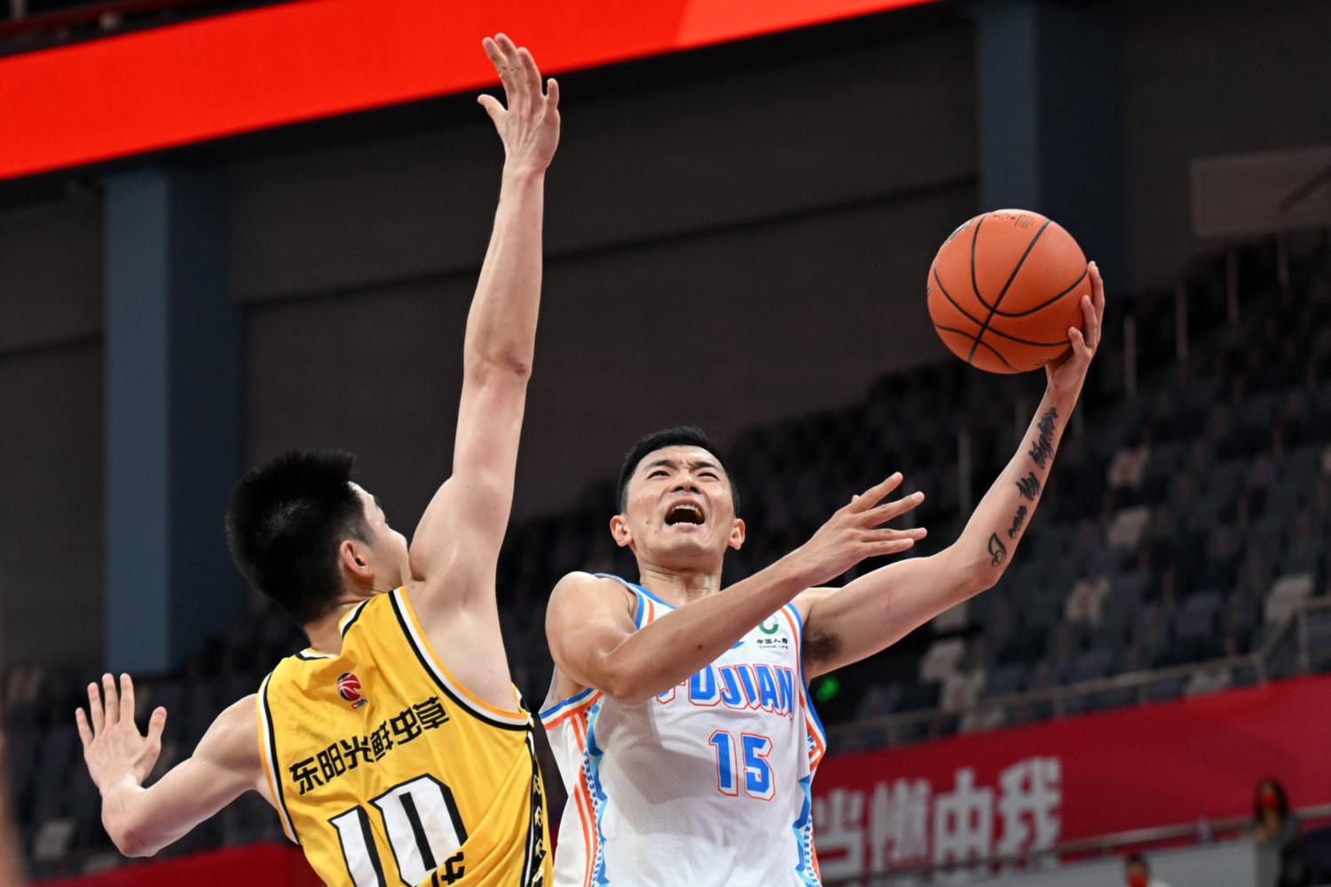 福建男篮在比赛中一路领先,获得胜利 福建男篮在比赛中一路领先,获得胜利