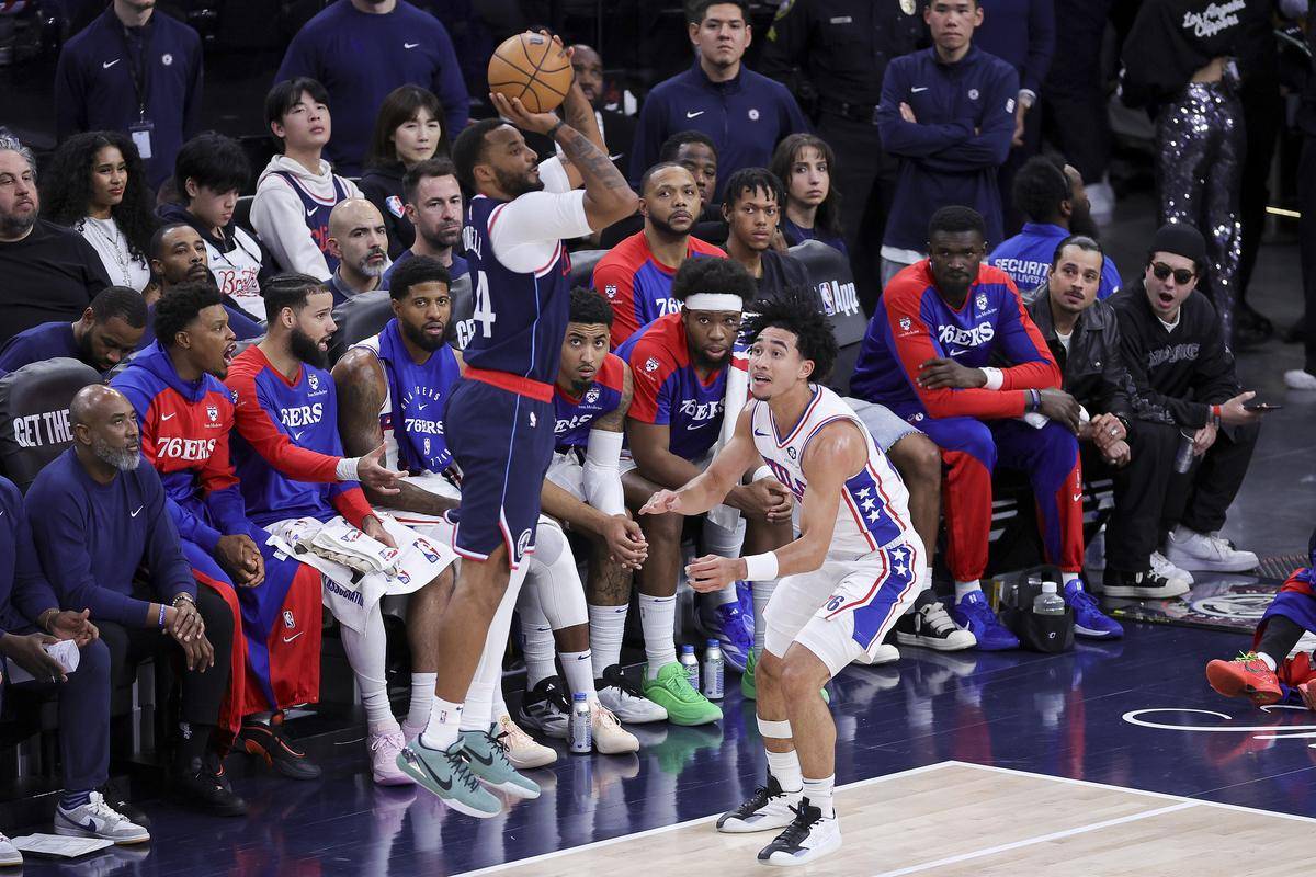 NBA比赛现场观众热情高涨 NBA比赛现场观众热情高涨