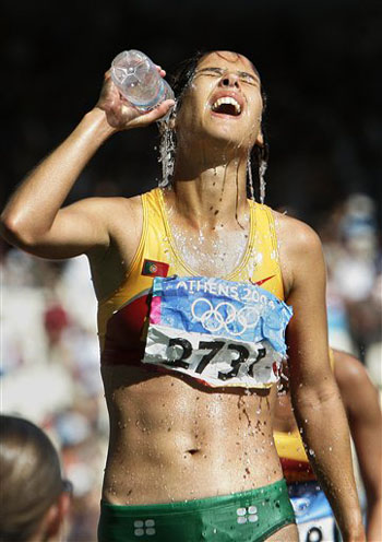 世俱杯赛程-芬兰女子田径选手力压群雄获得金牌的简单介绍