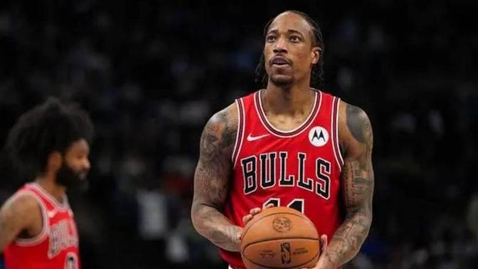 马刺客场逆转独行侠，德罗赞贡献绝杀帮助球队获胜