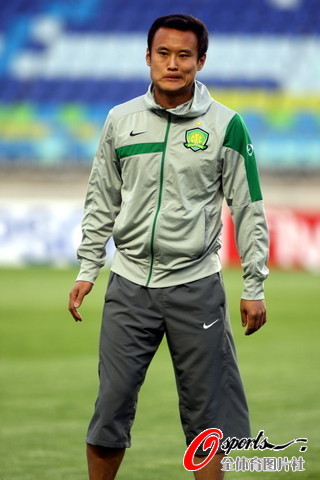 关于权健主帅帕切科战前训练表情严肃备战的信息 关于权健主帅帕切科战前训练表情严肃备战的信息