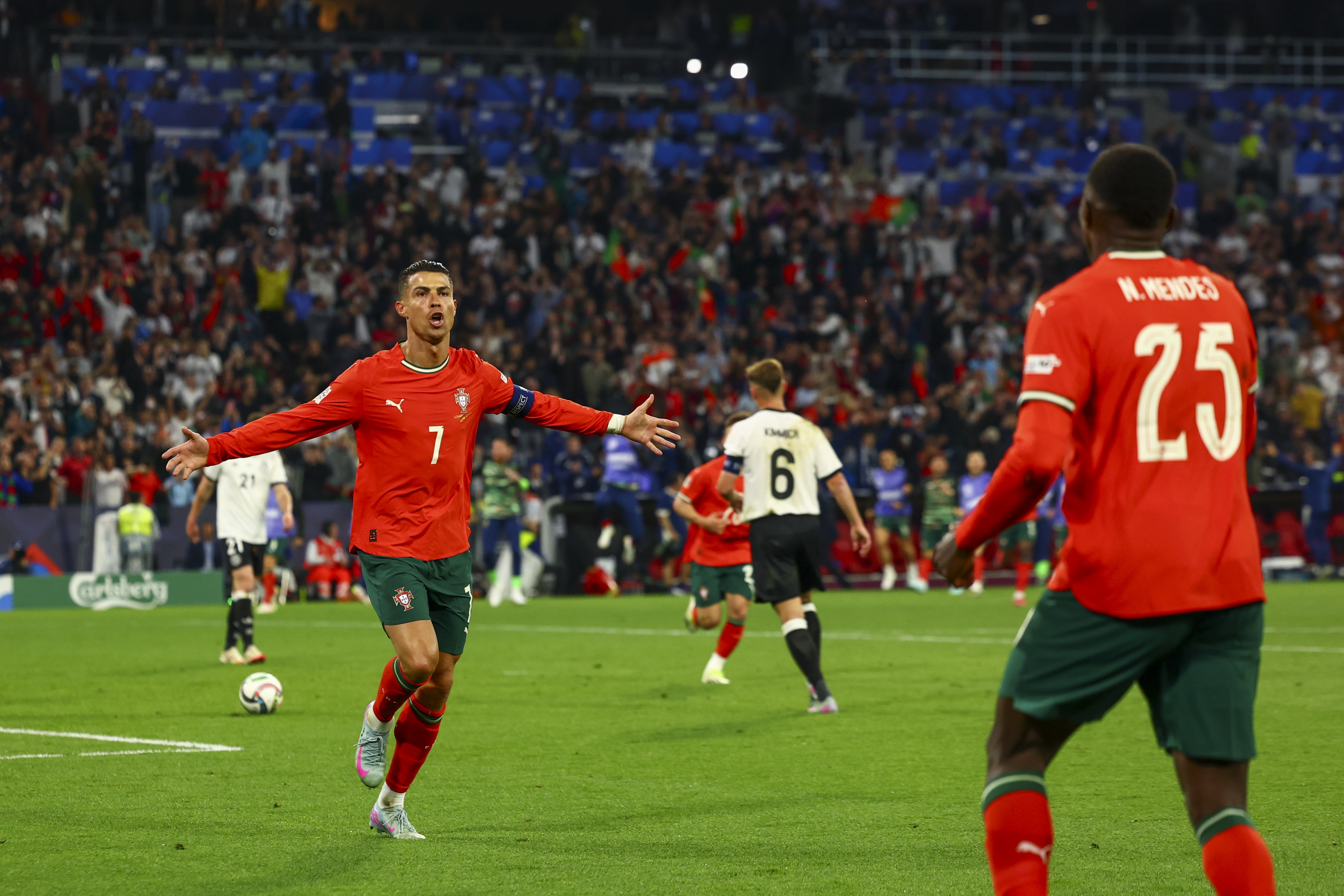 关于葡萄牙晋级路线顺畅，小组战绩无悬念的信息