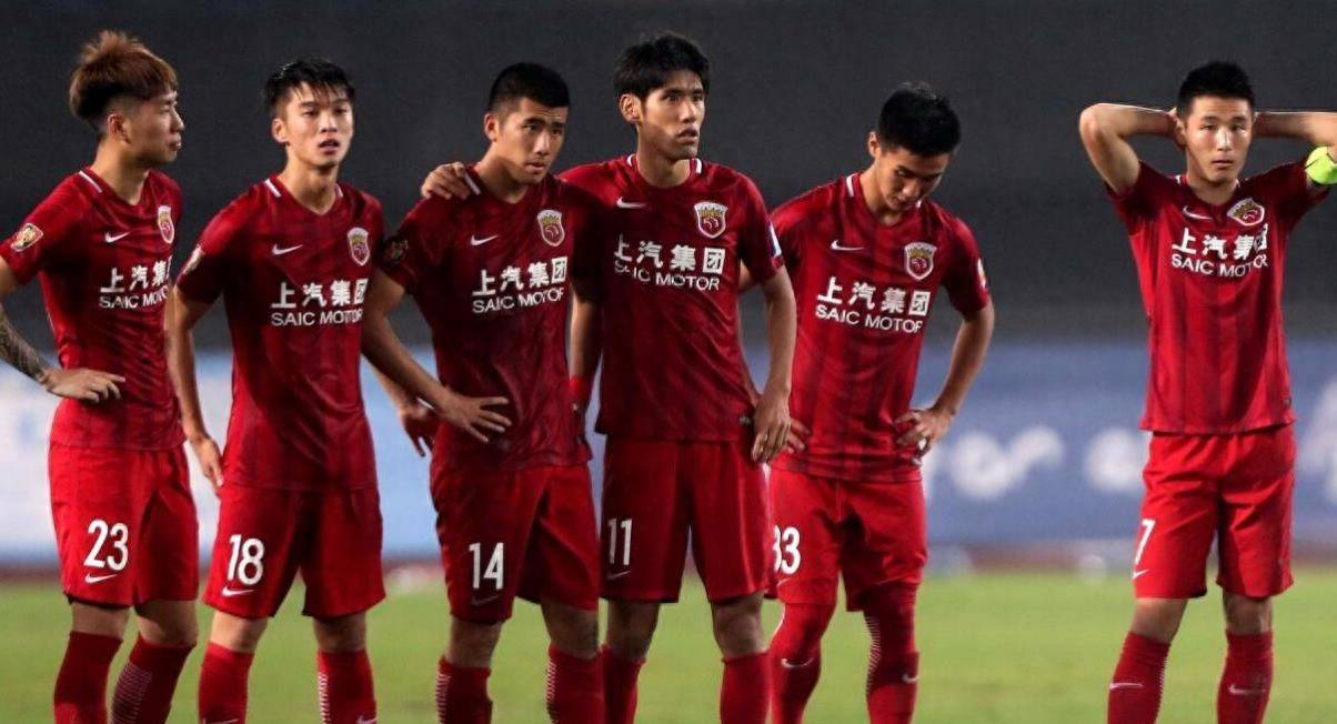 上港队全力备战,为球迷带来惊喜表现 上港队全力备战,为球迷带来惊喜表现