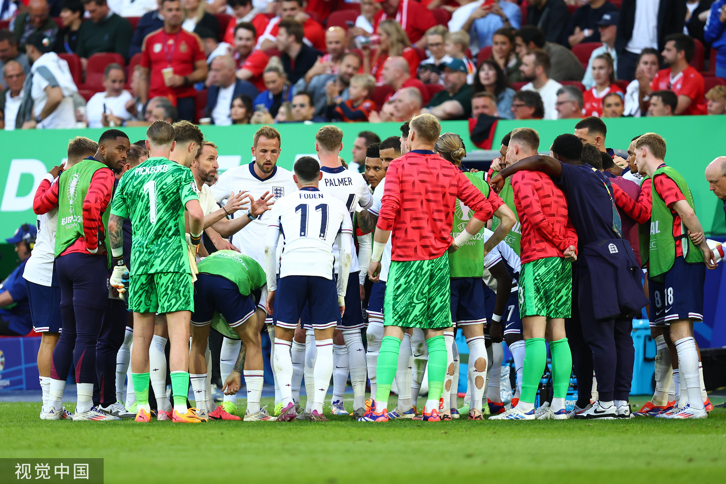 包含瑞士队胜出晋级，强势登陆决赛赛场的词条