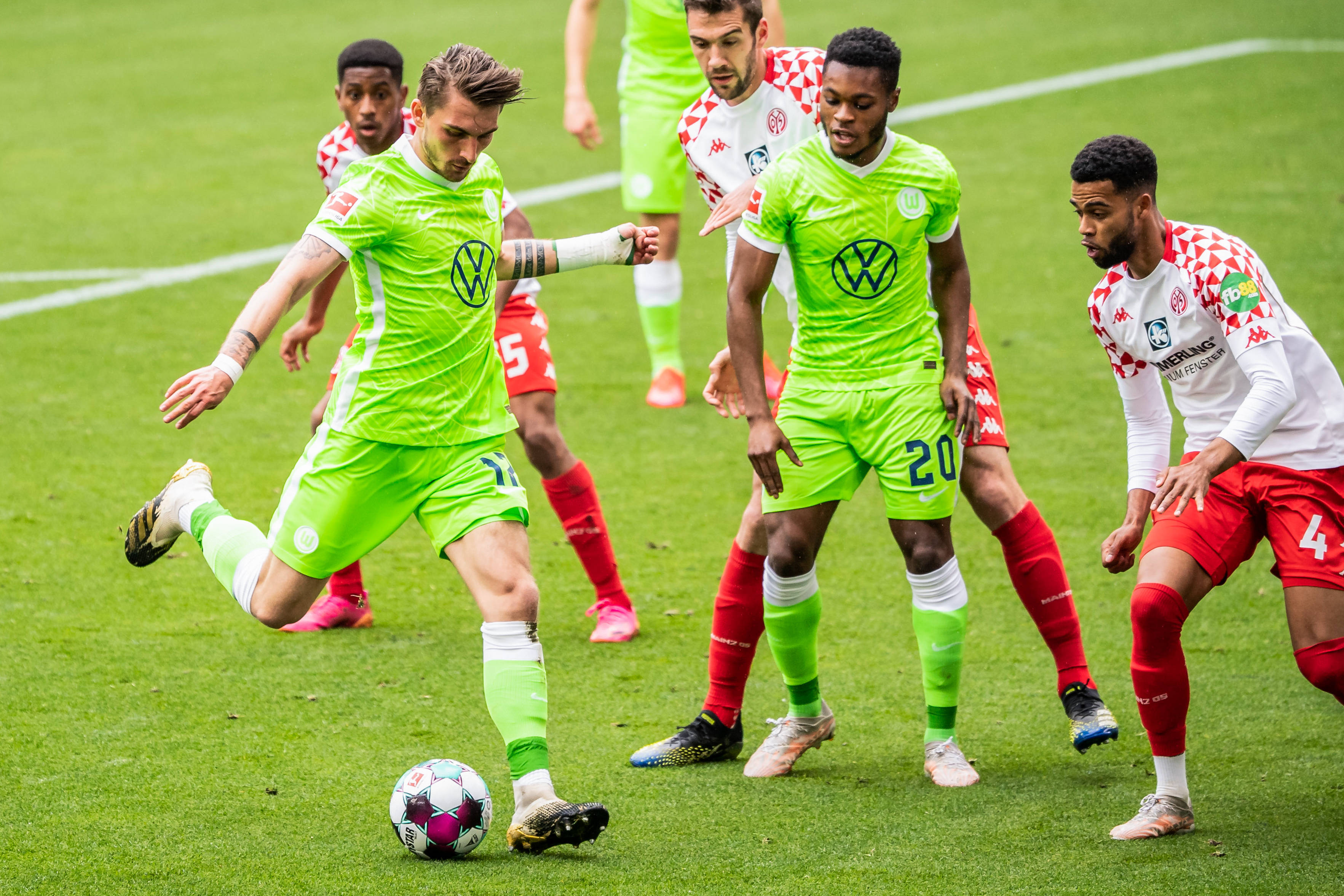 世俱杯决赛-沃尔夫斯堡客场逼平拜仁慕尼黑，展现实力嘹亮