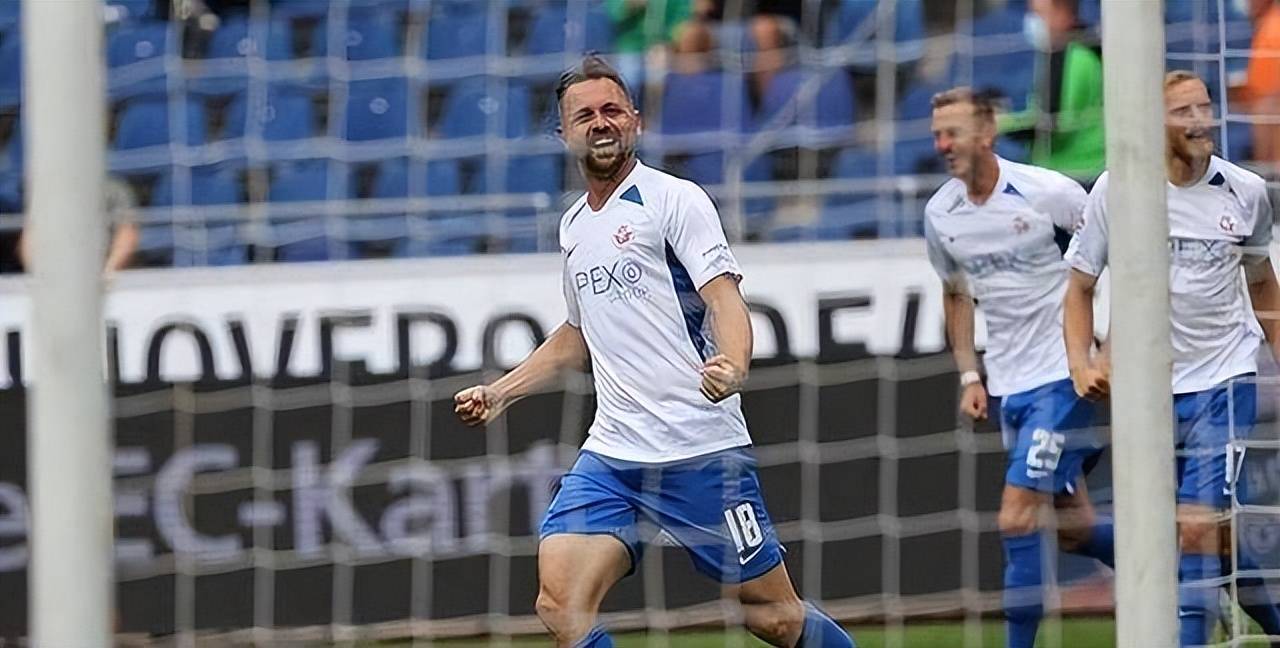 世俱杯分组-法兰克福腰斩罗斯托克，联赛士气高昂