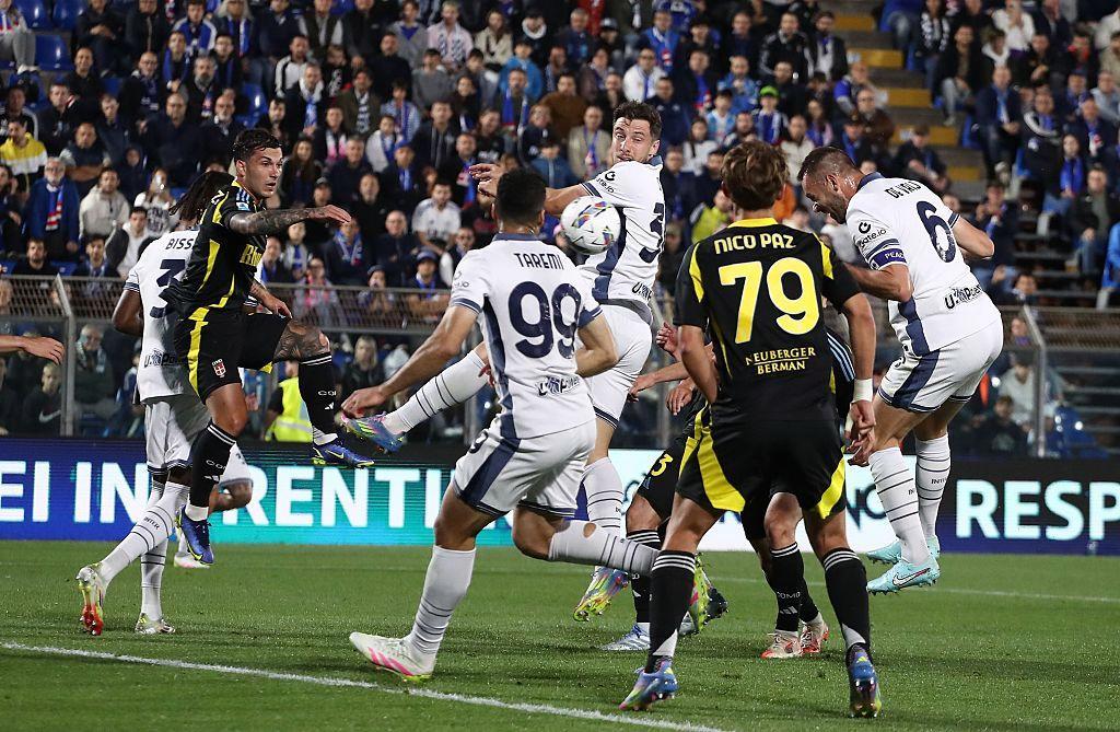 那不勒斯球队备战欧冠，志在冲击冠军