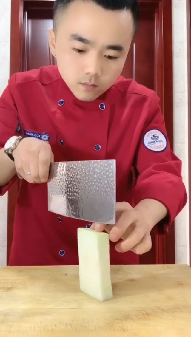 世俱杯分组-厉害了我的哥！选手突发绝活，让人眼前一亮