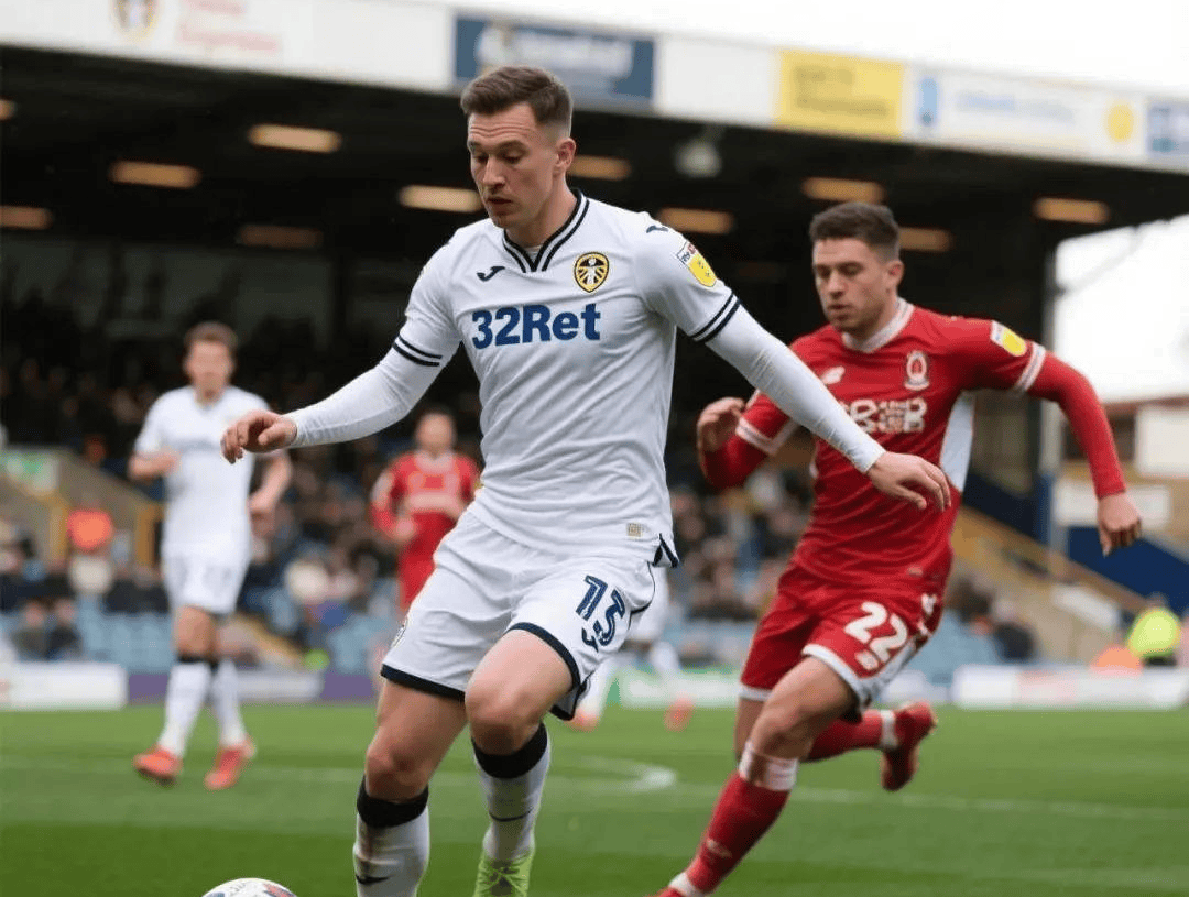 博尔顿主场击败利兹联,稳住升级希望,势头强劲 博尔顿主场击败利兹联,稳住升级希望,势头强劲