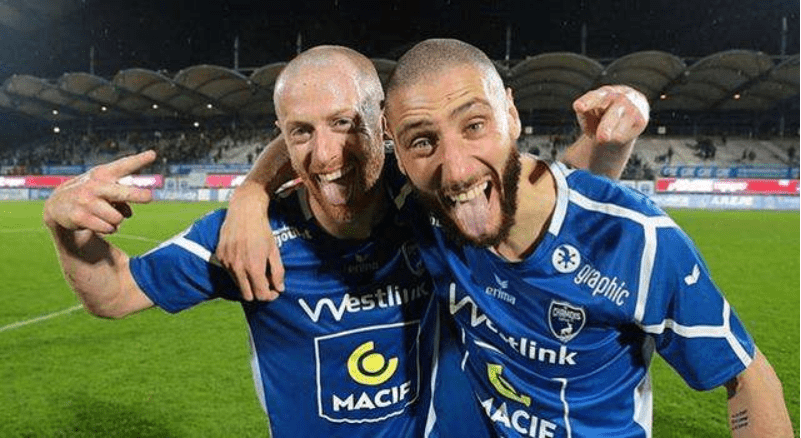 亚眠客场大胜瓦朗谢纳,重返保级希望 亚眠客场大胜瓦朗谢纳,重返保级希望