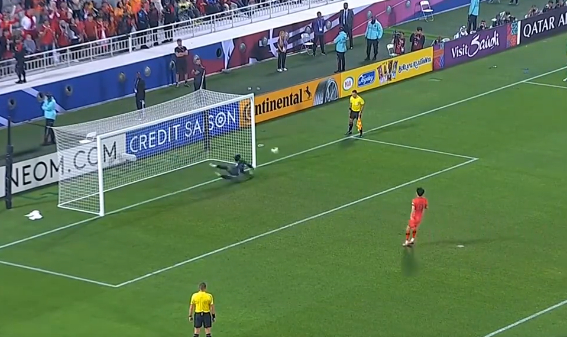 足球场上异常激烈，比分胶着紧张的简单介绍