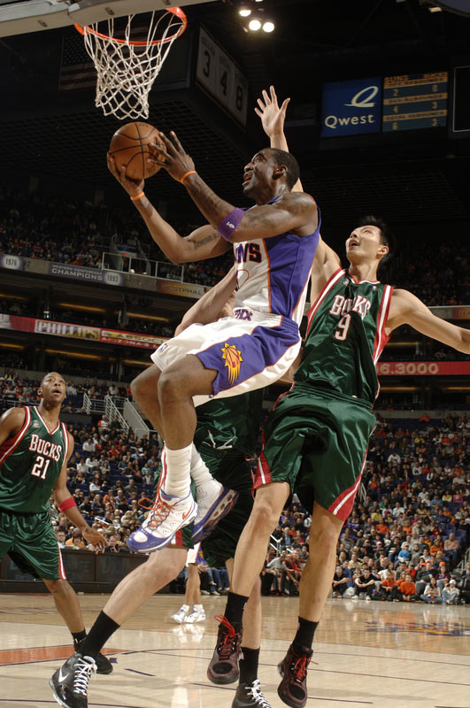 世俱杯决赛-热火队主场战胜雄鹿队,球队气势如虹的简单介绍