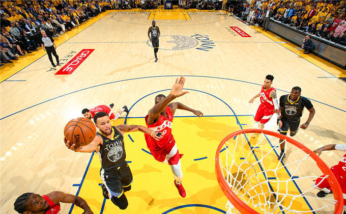 世俱杯参赛资格-猛龙队换帅后首战失利,球员需要适应新战术