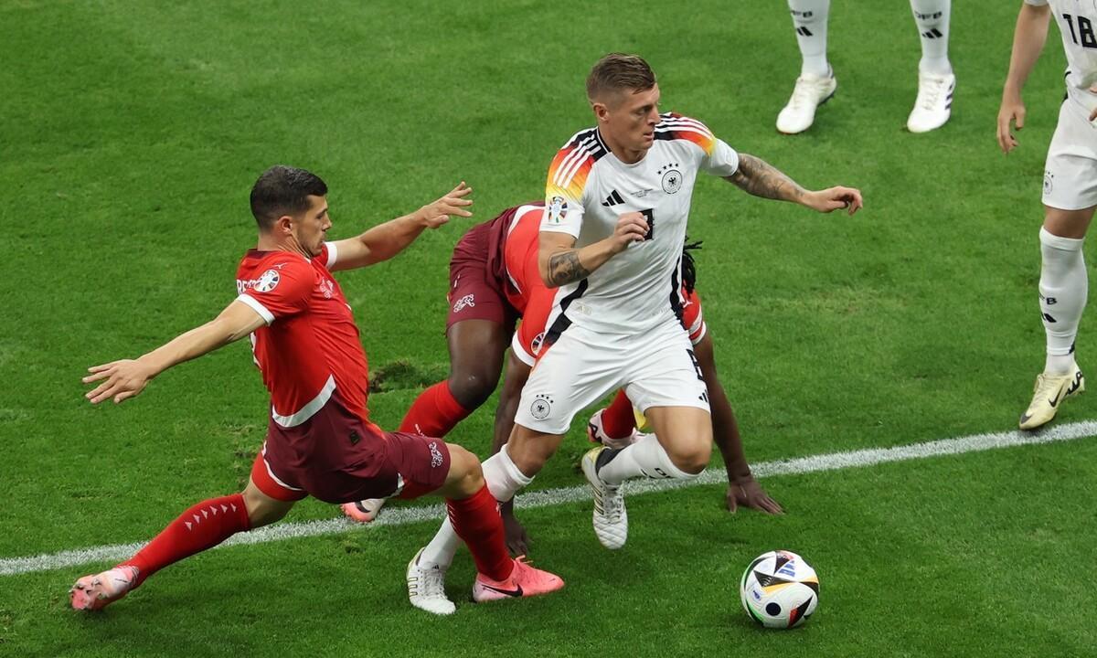 世俱杯决赛-欧洲杯预选赛:德国战平巴西的简单介绍