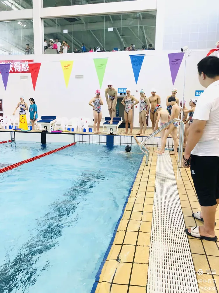 日本游泳代表队勇夺冠军,速度风驰电掣超越极限 日本游泳代表队勇夺冠军,速度风驰电掣超越极限