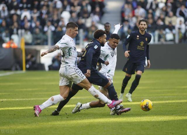 比赛中球队实力碰撞产生火花 比赛中球队实力碰撞产生火花