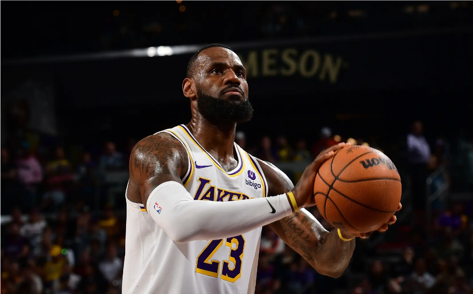 世俱杯时间-湖人主帅:詹姆斯休战一周