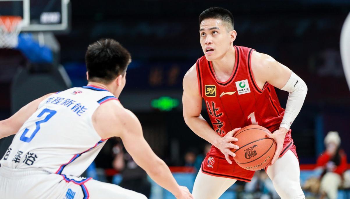 世俱杯参赛资格-广州队轻取上海队,孙铭徽点燃赛场