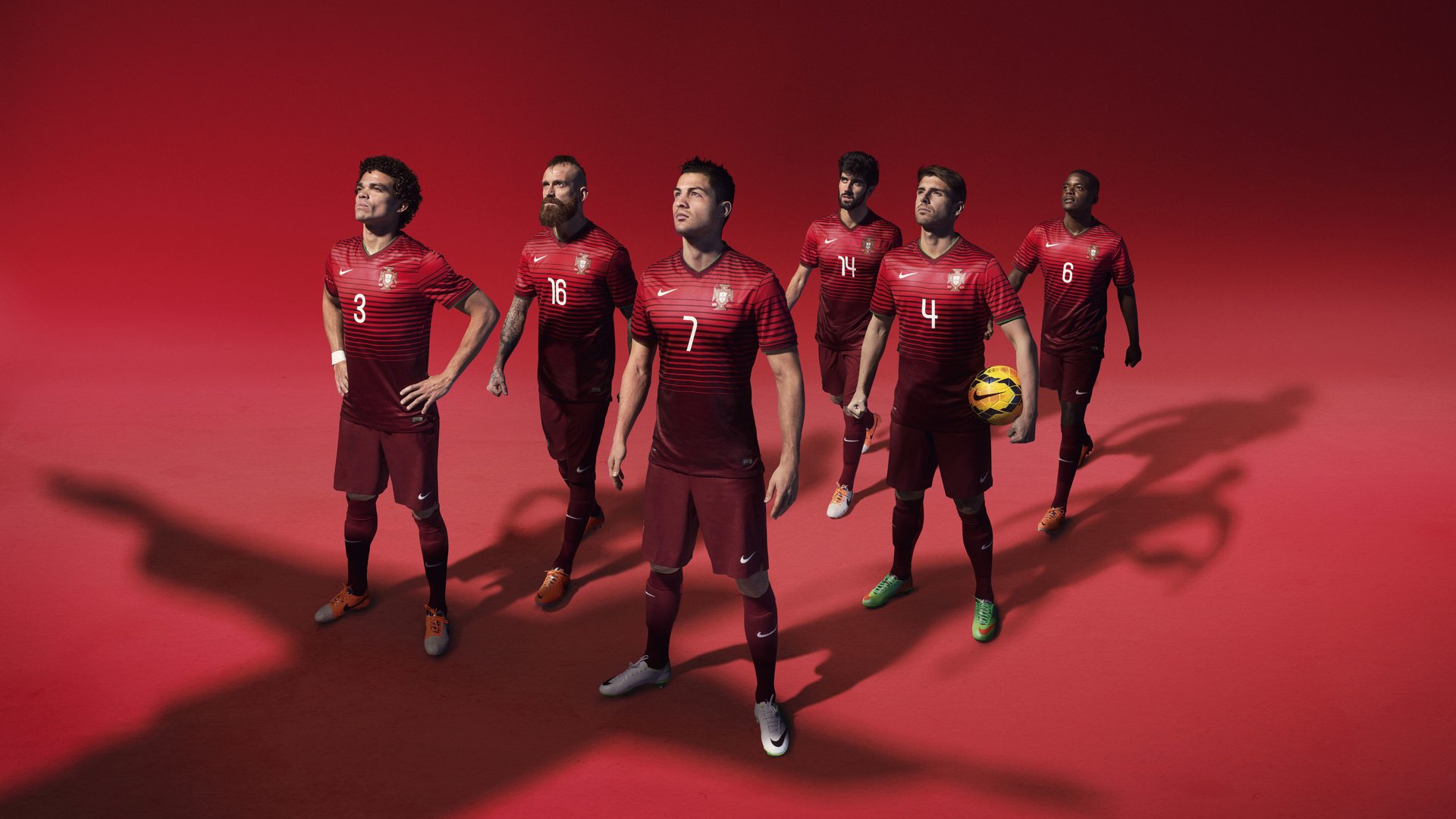 极速针尖上,当引擎轰鸣遇见球鞋擦过地板的声音