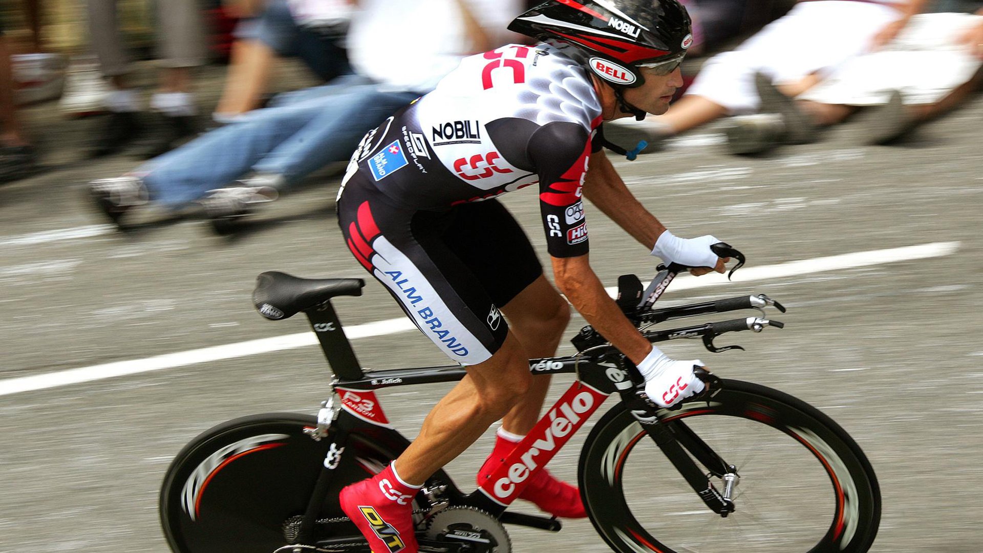 世俱杯参赛资格-横冲,当迈凯伦撕碎红牛神话,拉塞尔独扛大旗